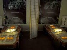 Кревет со жад камења за масажа