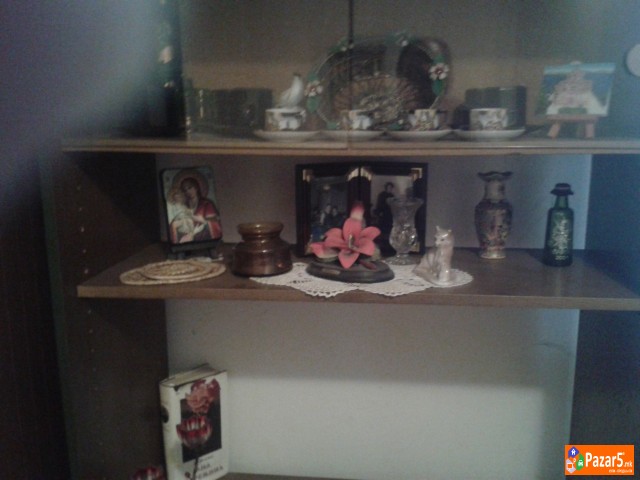 Плакари со трпезариска маса и 6 столици