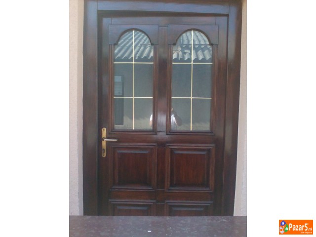 Prodavam Vlezna Vrata Drvena