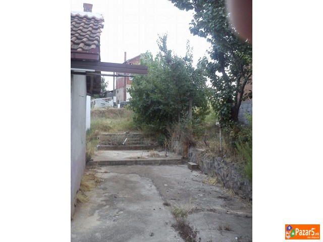 Se Prodava Kuka Vo Radovis