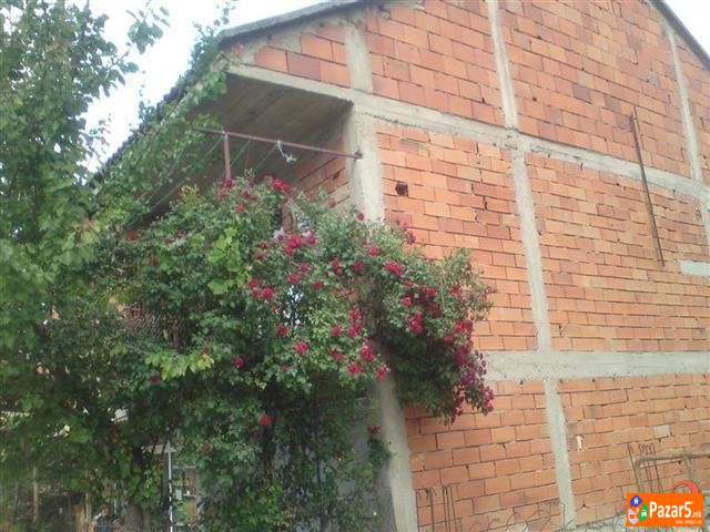 ИТНО ПРОДАВАМ КУЌА СО ДУЌАН НА ОДЛИЧНА ЛОКАЦИЈА!