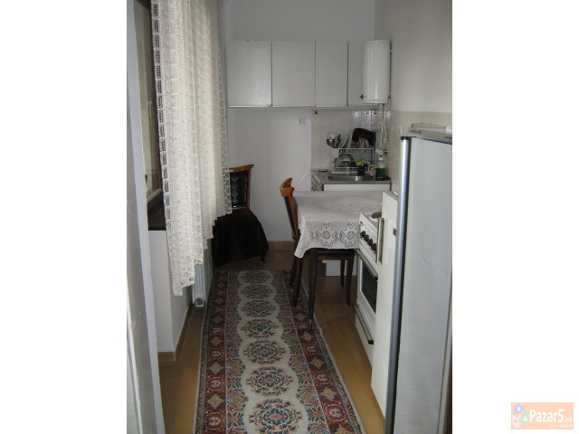 Izdavam Ednosoben Stan Kaj Zeleznicka