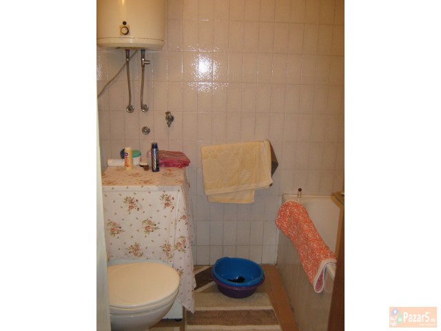 Izdavam Ednosoben Stan Kaj Zeleznicka