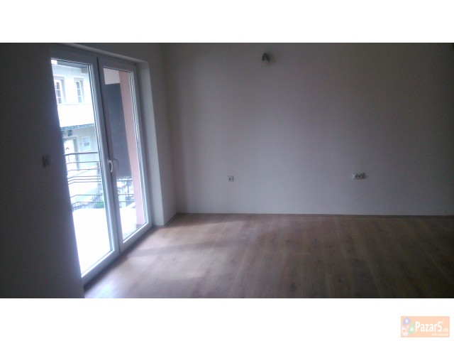 Се изнајмува празен стан во Тафталиџе 2