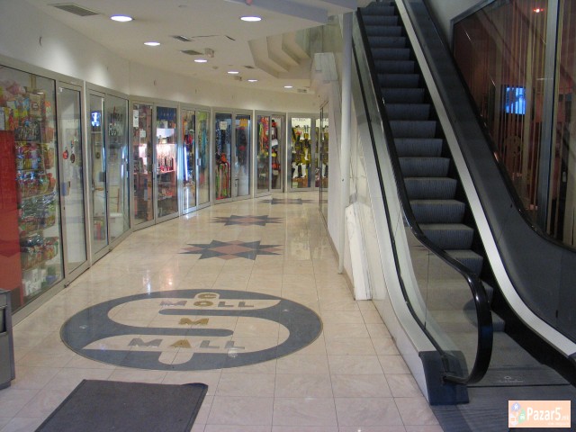 Se Prordava Trgovskiot Cenatr Coma Mol Struga