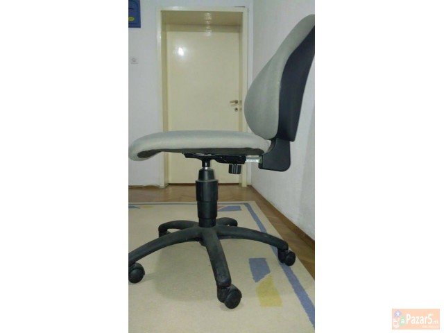 Se Prodavaat 3 Kancelariski Fotelji 