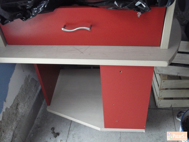 Prodavam Celosen Inventar Za Ducan