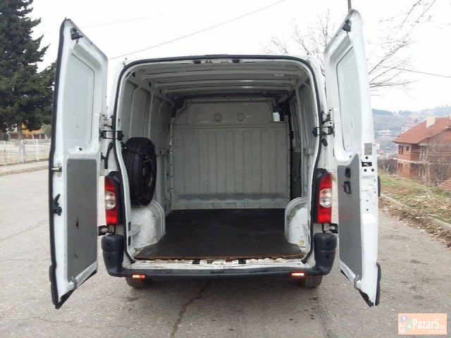 Se Prodava Tovarno Vozilo Kombe