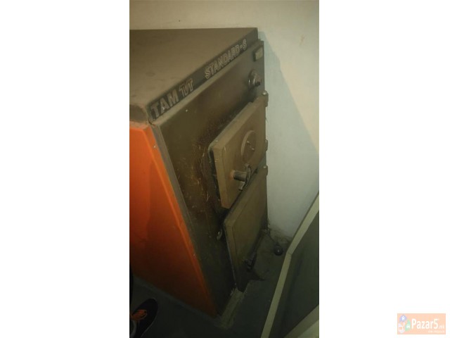 Prodavam Guseni Radijatori, Golem Kotel Na Drva I 