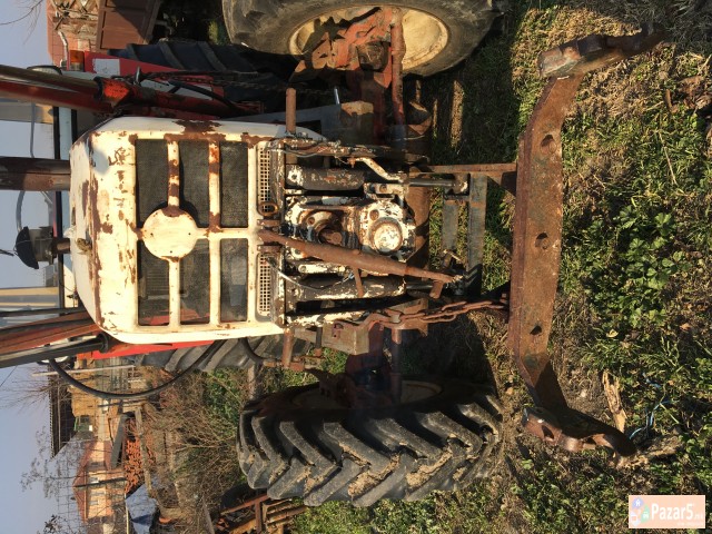 Се продав трактор и приклучна механизација