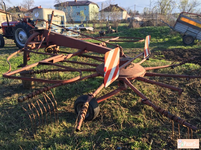 Се продав трактор и приклучна механизација