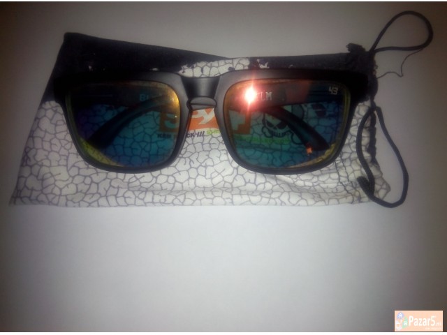 Продавам два пара наочари за сонце Ken Block, малк