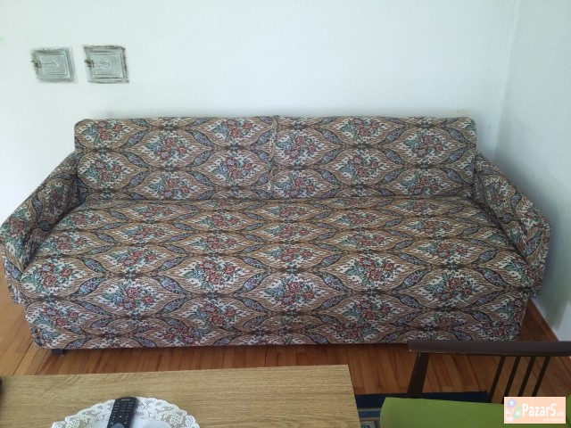 Се продава кауч