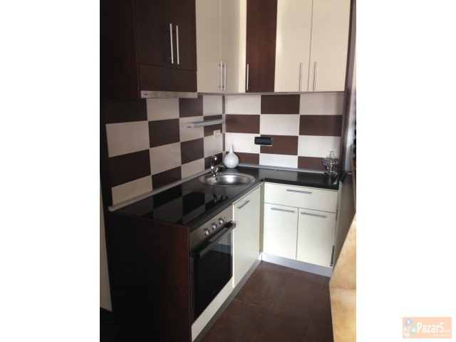 Izdavam Kompletno Namesten Stan 53m2