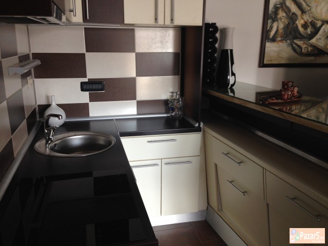 Izdavam Kompletno Namesten Stan 53m2