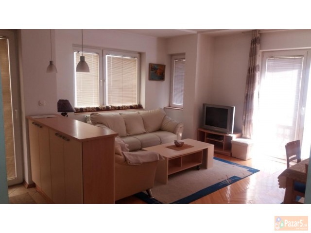 АВА ДОМ изнајмува комплетно наместен стан