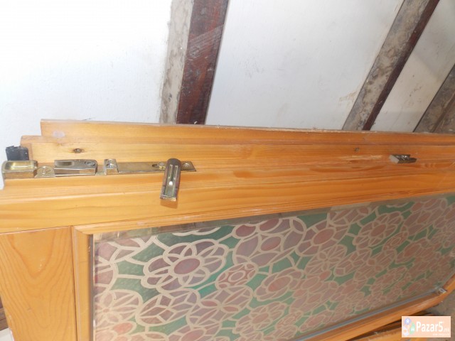 Продавам прозори