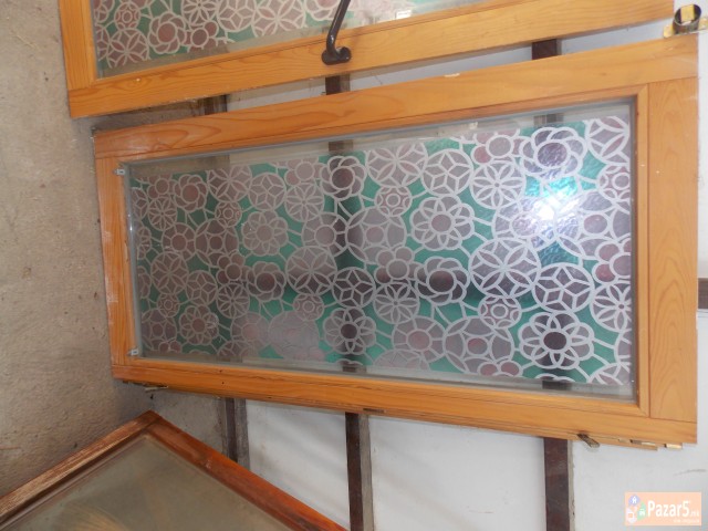 Продавам прозори