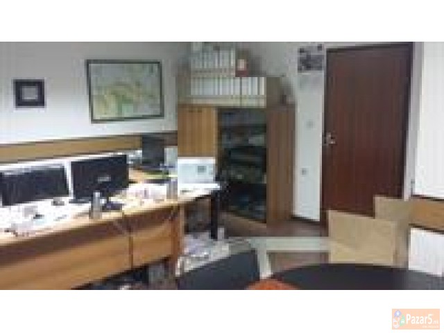 Издавам деловен простор во центарот на Скопје