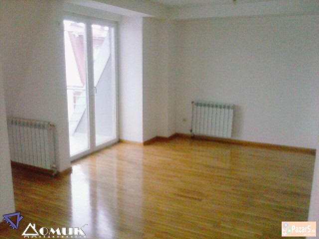 Domik Prodava Nov 3 Soben Stan Kaj Univerzlna  Za 