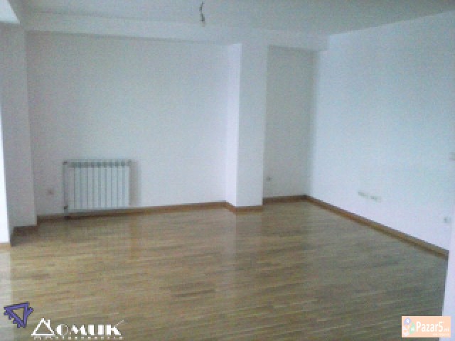 Domik Prodava Nov 3 Soben Stan Kaj Univerzlna  Za 