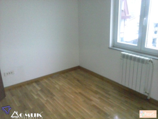 Domik Prodava Nov 3 Soben Stan Kaj Univerzlna  Za 