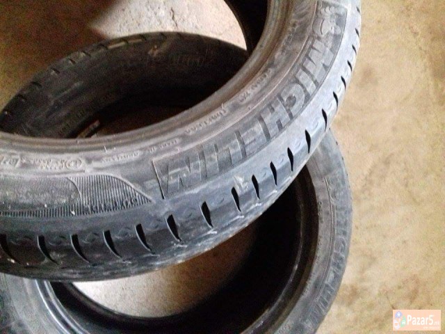 Se prodavat 2 parcinja Michelin 205/55/16 Extra!!!