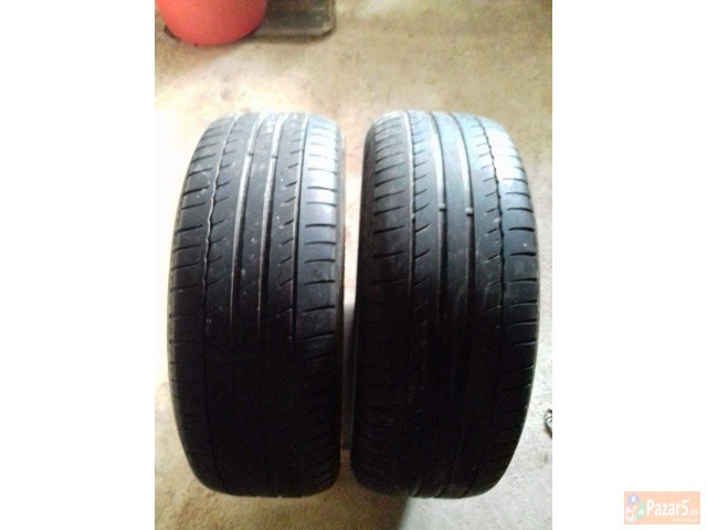 Se Prodavat 2 Parcinja Michelin 205/55/16 Extra!!!