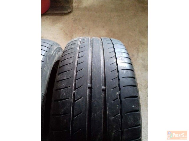 Se Prodavat 2 Parcinja Michelin 205/55/16 Extra!!!