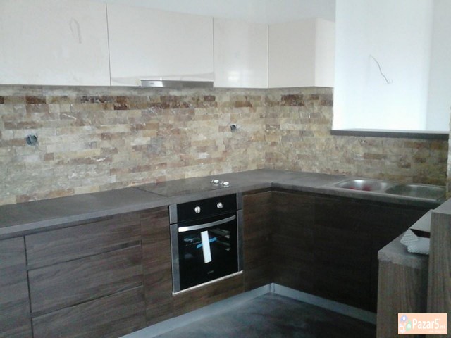 МЕРМЕРНА БУЊА И УКРАСЕ КАМЕН