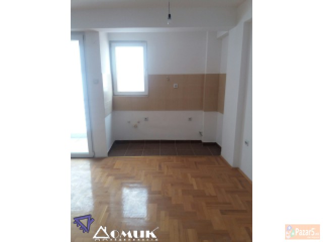 Domik Prodava Nov 3 Soben Stan Vo Debar Maalo