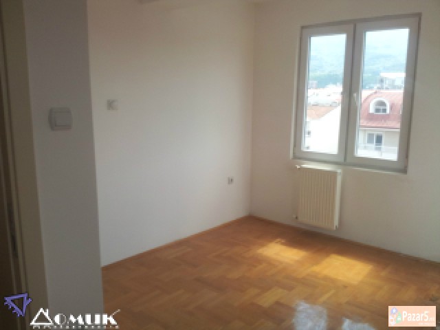 Domik Prodava Nov 3 Soben Stan Vo Debar Maalo