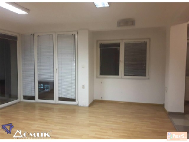 Domik Izdava Deloven Prostor Kaj Univerzalna Sala