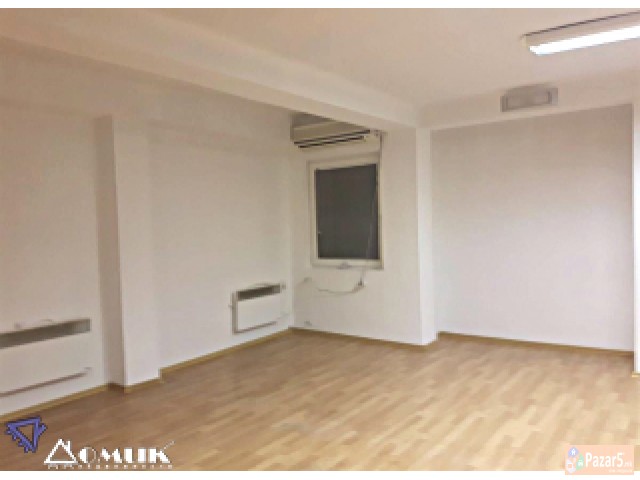 Domik Izdava Deloven Prostor Kaj Univerzalna Sala