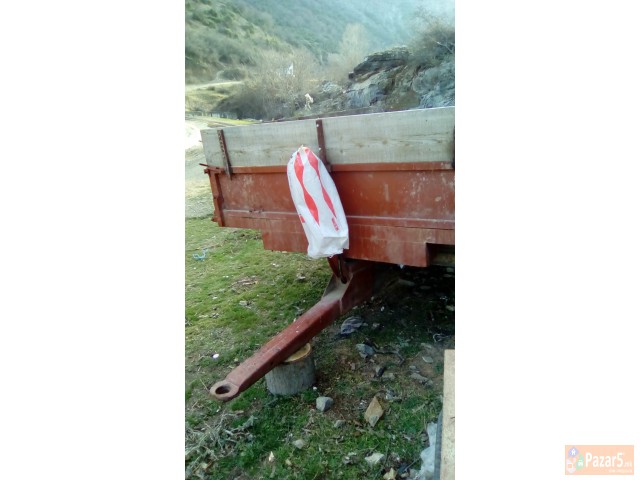 Prikolica Za Traktor So Dokumenti I Aparat Za Zava