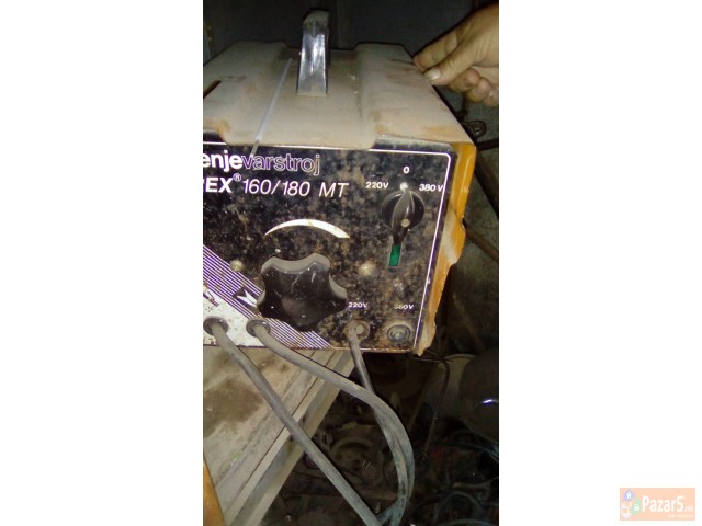 Prikolica Za Traktor So Dokumenti I Aparat Za Zava