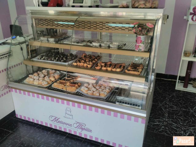 Dve Vitrini Za Odrzivanje Itnoo