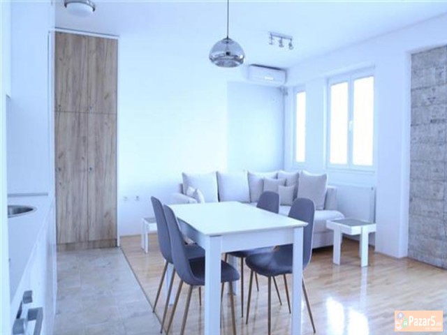 Se Iznajmuva Dvosoben Stan Vo Centar Univerzalna