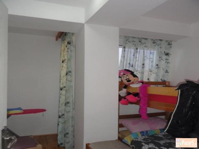 Se Iznajmuva Trosoben Stan Vo Kozle