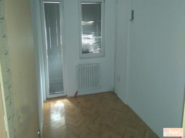 Se Izdava Prazen Dvosoben Stan Kaj Rampa