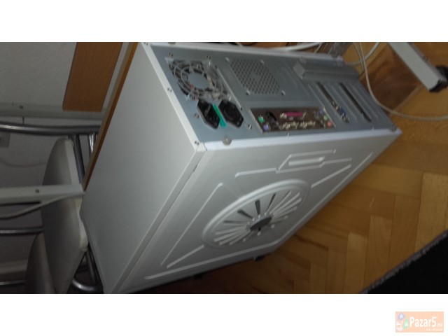 Се продава компјутер