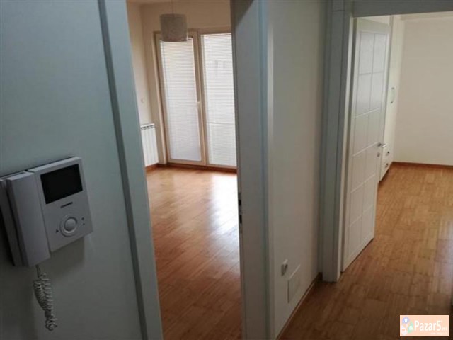 Se Izdava Prazen Dvosoben Stan Vo Aerodrom