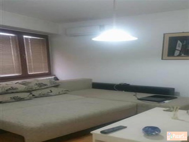 Se Izdava Dvosoben Stan Vo Centar