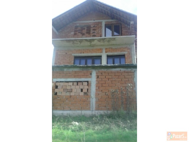 Se Prodava Kuka Vo Selo Karbunica