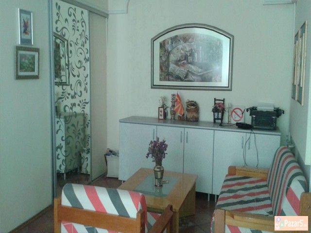 Se Izdava Prazen Stan Vo Centar Za Kancelarii