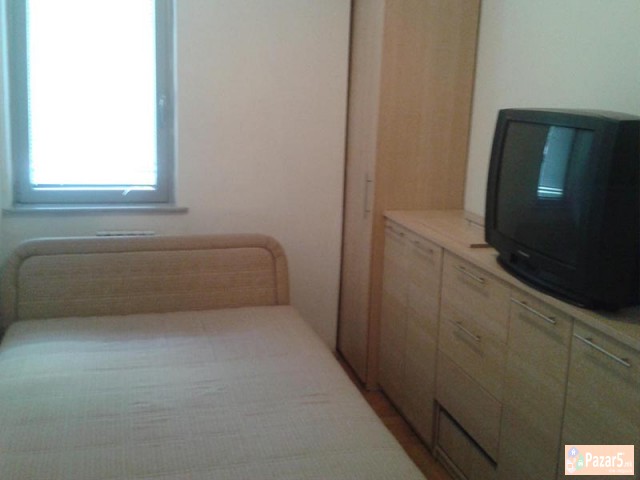 Se Iznajmuva Dvosoben Stan Vo Centar