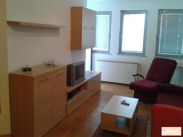 Se Iznajmuva Dvosoben Stan Vo Centar