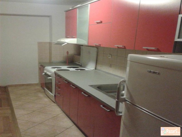 Se Iznajmuva Dvosoben Stan Vo Centar