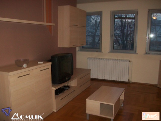 Domik Izdava 2 Soben Nov Stan Pozadi Ramstor