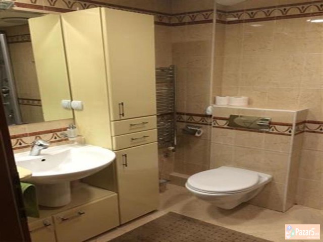 Se Izdava Trosoben Stan Vo Aerodrom